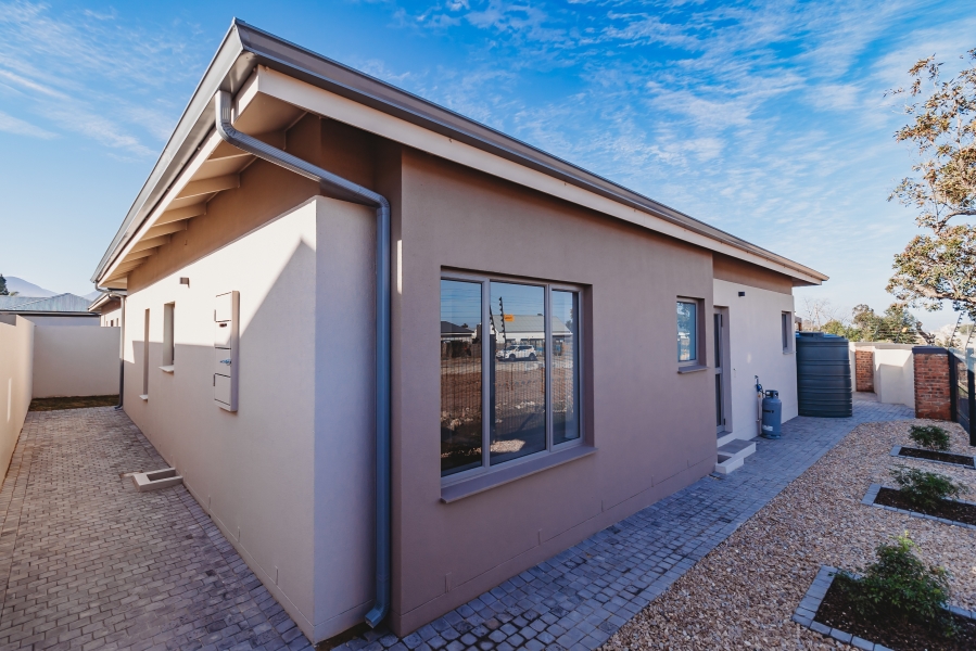 3 Bedroom Property for Sale in Kraaibosch Western Cape